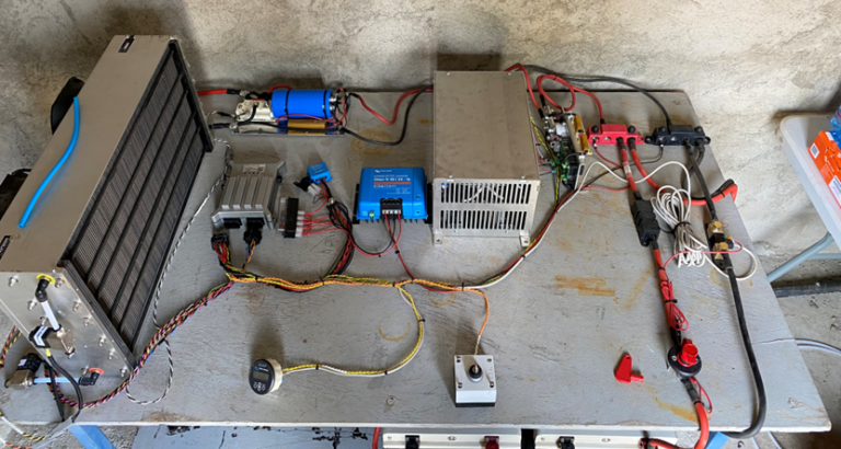 Fuel cell setup for natural hydrogen